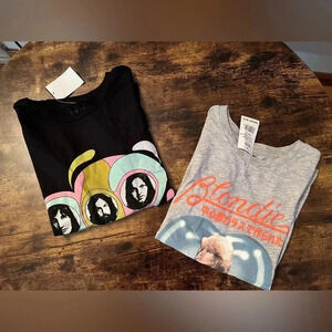 BUNDLE:-2 officially licensed rock & roll graphic t-shirts. Size: S.